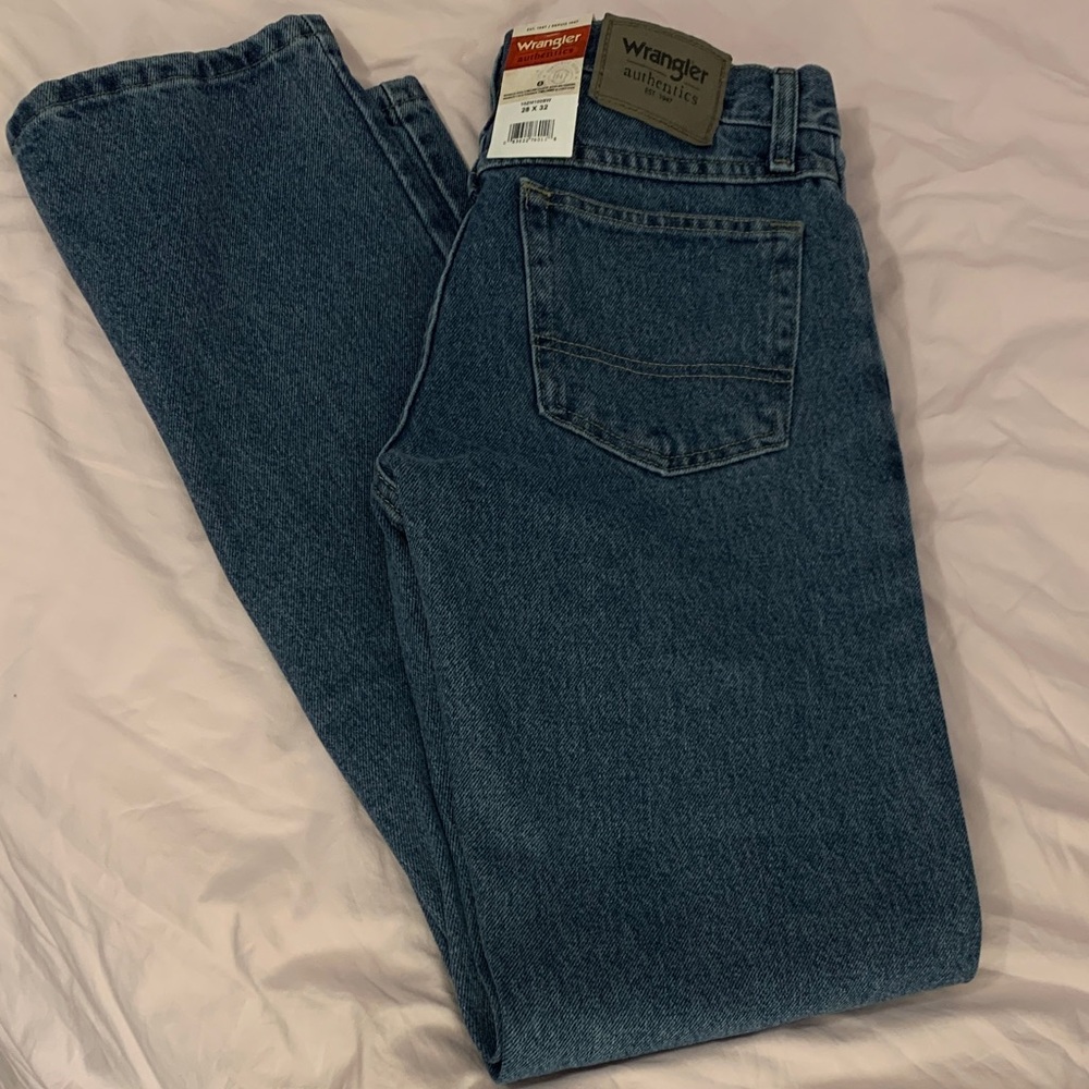 Wrangler Authentics Men's Regular Fit Medium Wash Blue Jeans